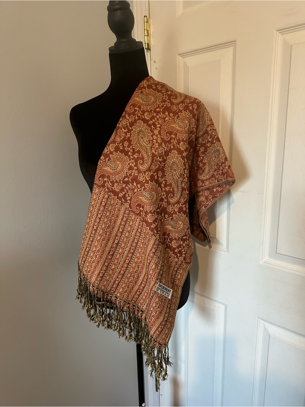 Vintage Paisley Throw Shawl in Rust and Cream - Unbranded